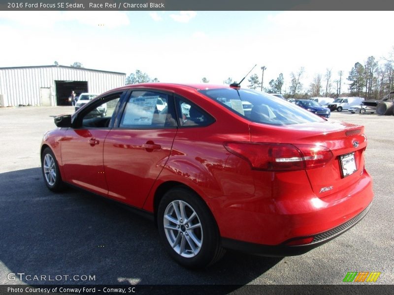 Race Red / Charcoal Black 2016 Ford Focus SE Sedan