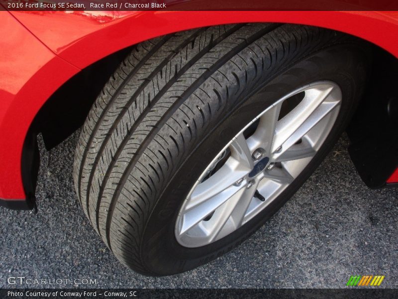 Race Red / Charcoal Black 2016 Ford Focus SE Sedan