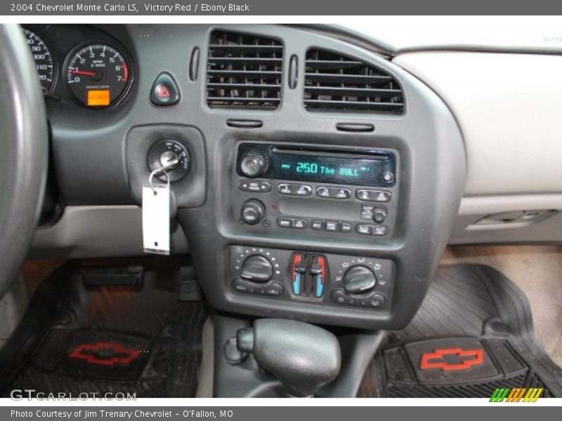 Victory Red / Ebony Black 2004 Chevrolet Monte Carlo LS