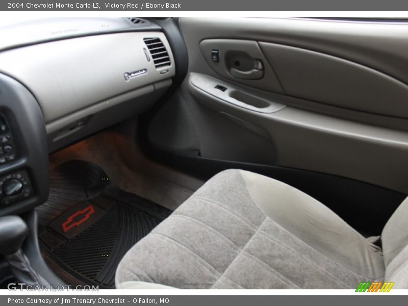 Victory Red / Ebony Black 2004 Chevrolet Monte Carlo LS