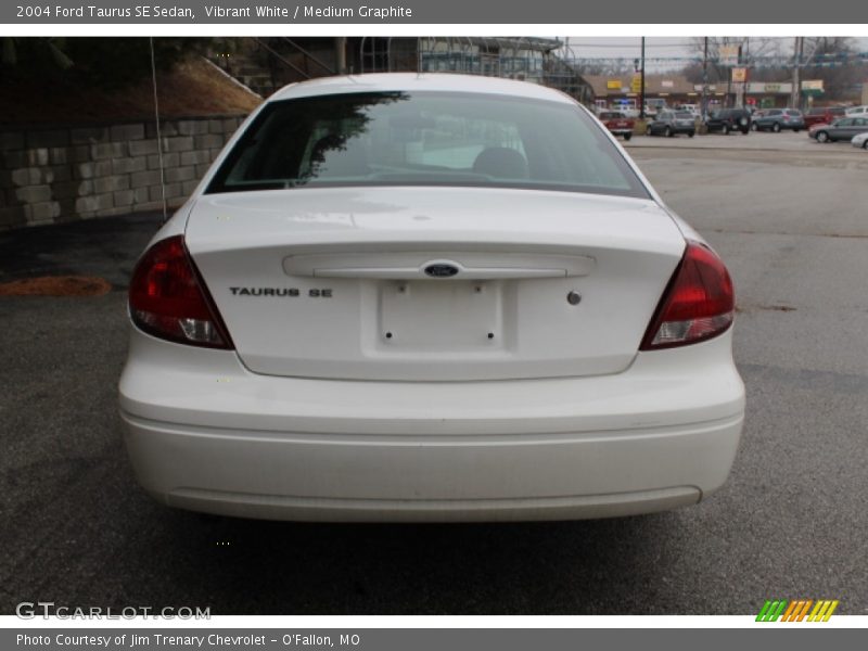 Vibrant White / Medium Graphite 2004 Ford Taurus SE Sedan