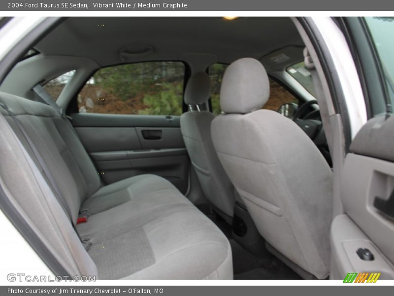 Vibrant White / Medium Graphite 2004 Ford Taurus SE Sedan