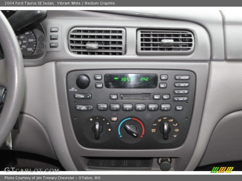 Vibrant White / Medium Graphite 2004 Ford Taurus SE Sedan
