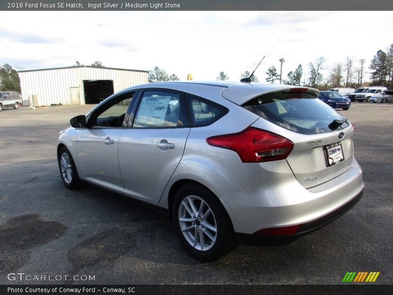 Ingot Silver / Medium Light Stone 2016 Ford Focus SE Hatch