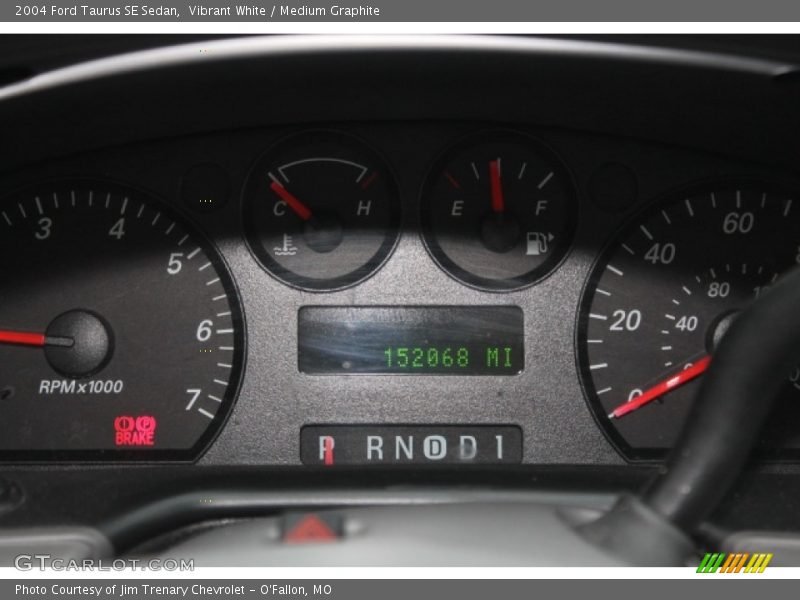 Vibrant White / Medium Graphite 2004 Ford Taurus SE Sedan