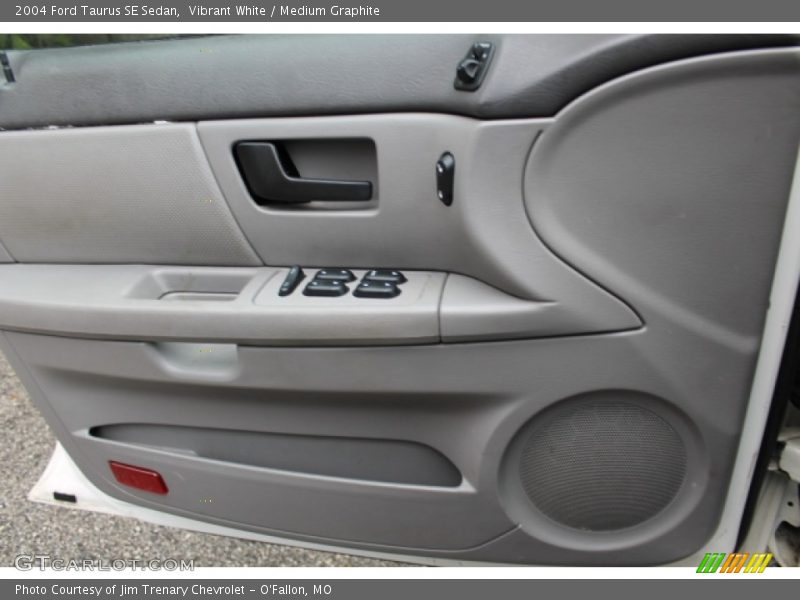 Vibrant White / Medium Graphite 2004 Ford Taurus SE Sedan