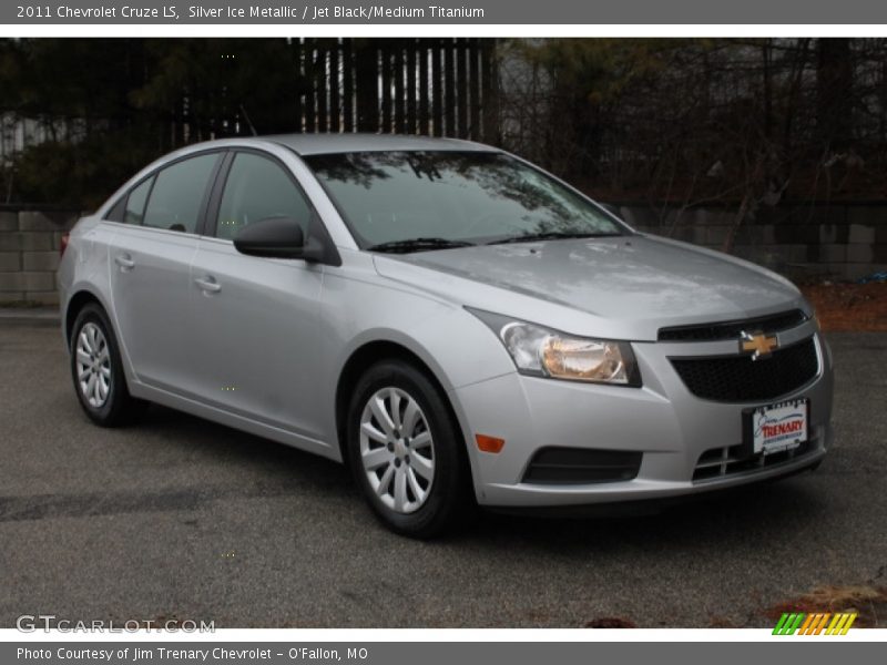 Silver Ice Metallic / Jet Black/Medium Titanium 2011 Chevrolet Cruze LS