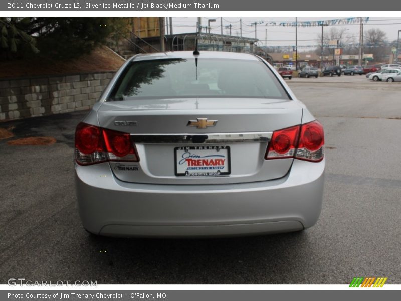 Silver Ice Metallic / Jet Black/Medium Titanium 2011 Chevrolet Cruze LS