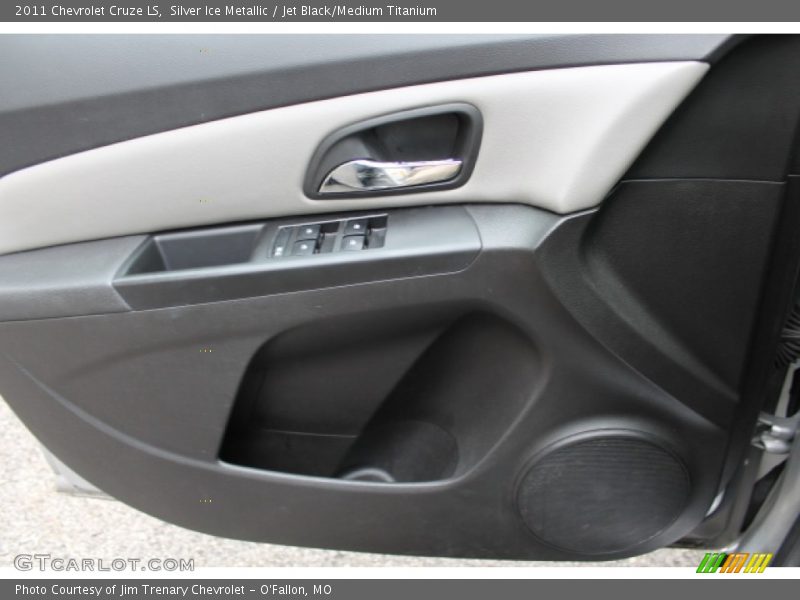 Silver Ice Metallic / Jet Black/Medium Titanium 2011 Chevrolet Cruze LS