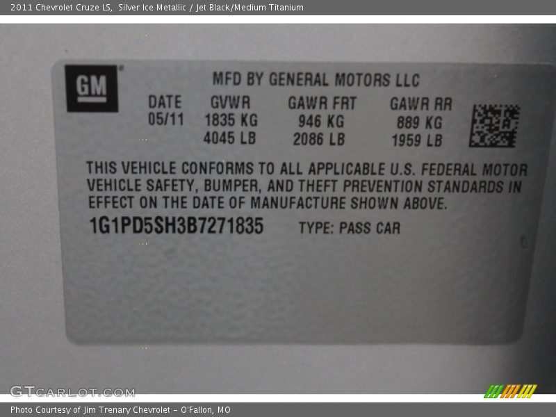 Silver Ice Metallic / Jet Black/Medium Titanium 2011 Chevrolet Cruze LS