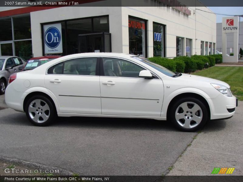 Cream White / Tan 2007 Saturn Aura XE