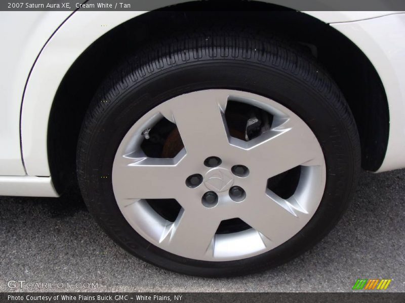 Cream White / Tan 2007 Saturn Aura XE