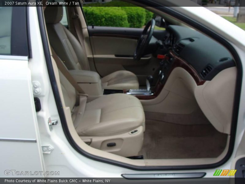 Cream White / Tan 2007 Saturn Aura XE