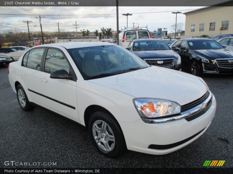 Front 3/4 View of 2005 Malibu Sedan