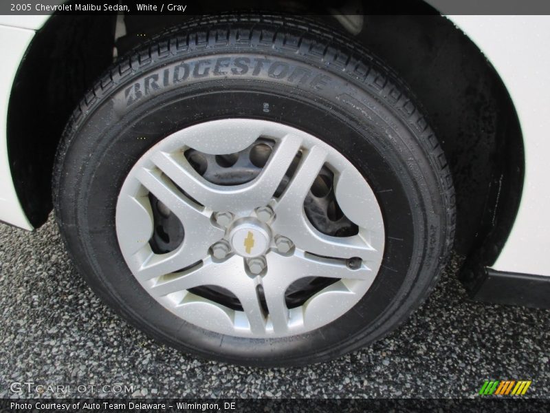 White / Gray 2005 Chevrolet Malibu Sedan