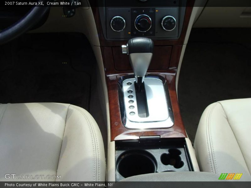Cream White / Tan 2007 Saturn Aura XE