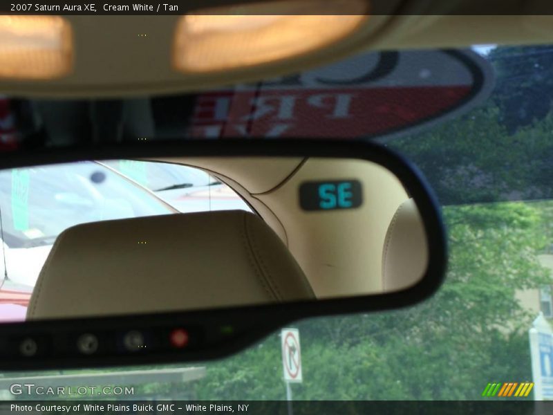 Cream White / Tan 2007 Saturn Aura XE