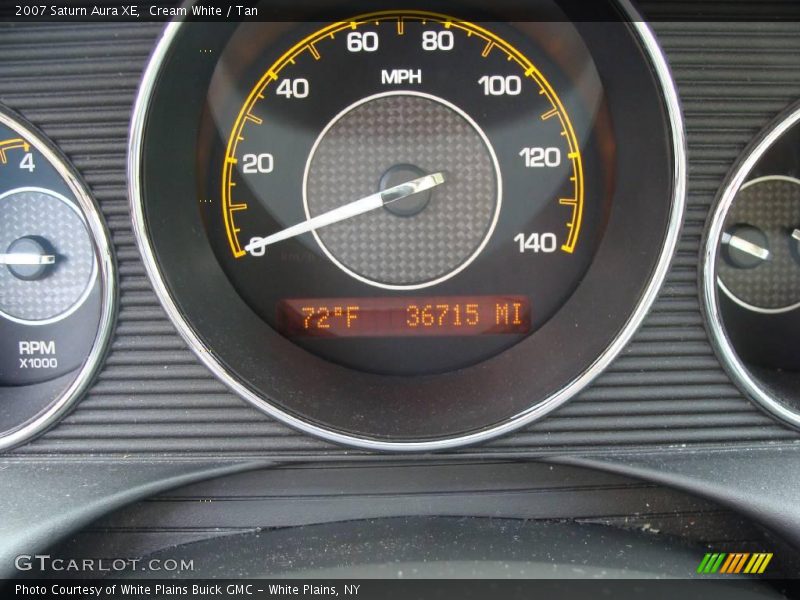 Cream White / Tan 2007 Saturn Aura XE
