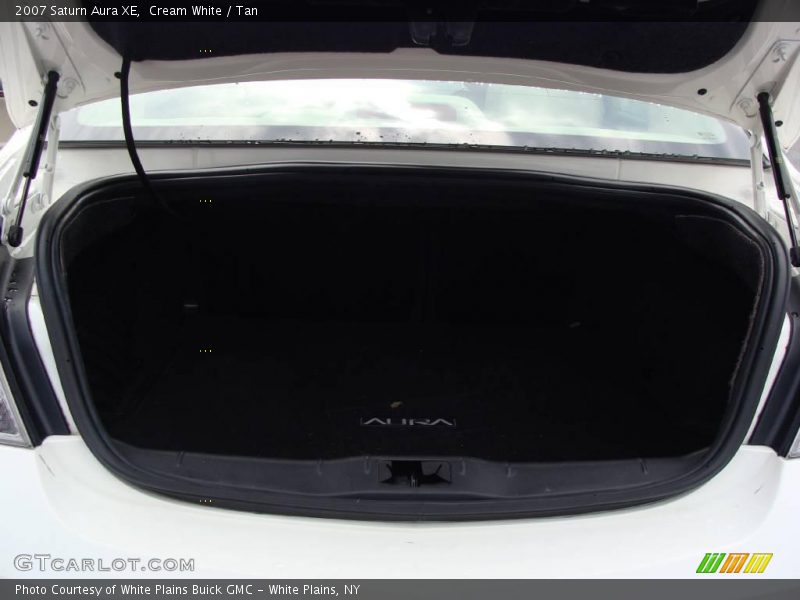 Cream White / Tan 2007 Saturn Aura XE