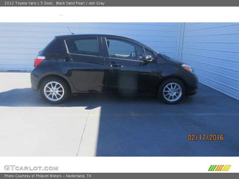 Black Sand Pearl / Ash Gray 2012 Toyota Yaris L 5 Door