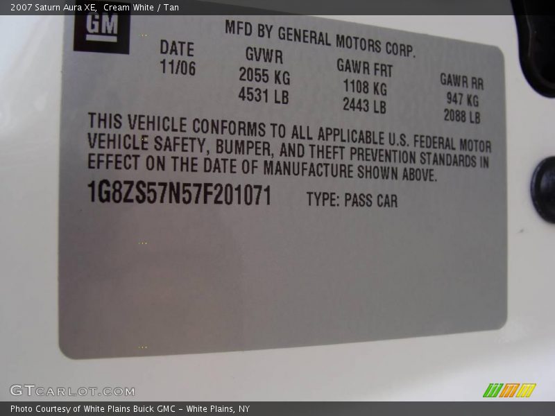 Cream White / Tan 2007 Saturn Aura XE