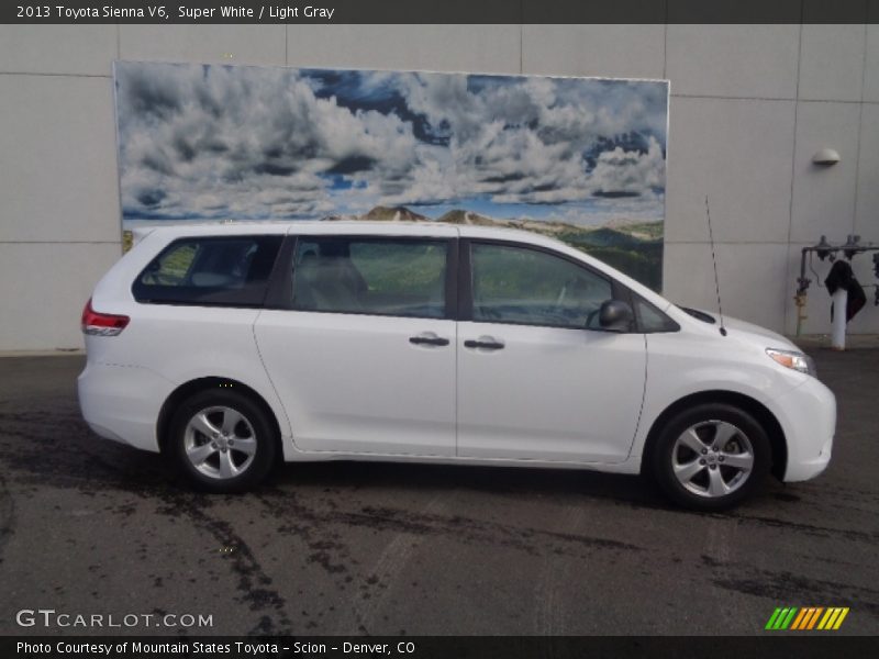 Super White / Light Gray 2013 Toyota Sienna V6