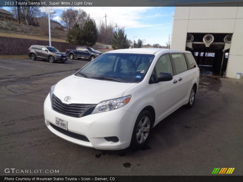 Super White / Light Gray 2013 Toyota Sienna V6