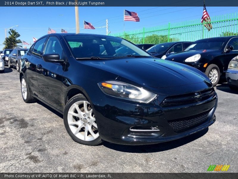 Front 3/4 View of 2014 Dart SXT