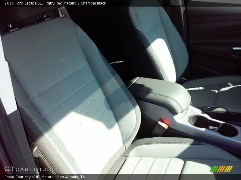 Ruby Red Metallic / Charcoal Black 2016 Ford Escape SE