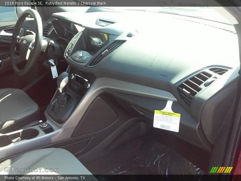 Ruby Red Metallic / Charcoal Black 2016 Ford Escape SE