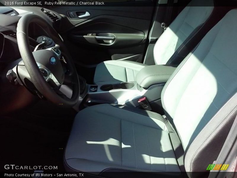 Ruby Red Metallic / Charcoal Black 2016 Ford Escape SE