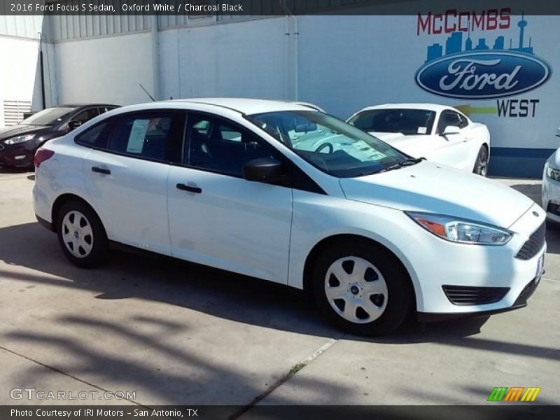 Oxford White / Charcoal Black 2016 Ford Focus S Sedan