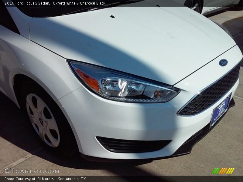 Oxford White / Charcoal Black 2016 Ford Focus S Sedan