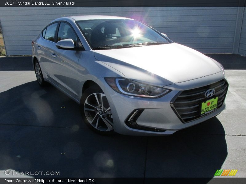 Silver / Black 2017 Hyundai Elantra SE