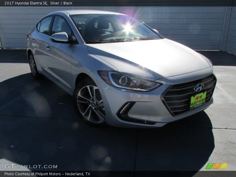 Silver / Black 2017 Hyundai Elantra SE