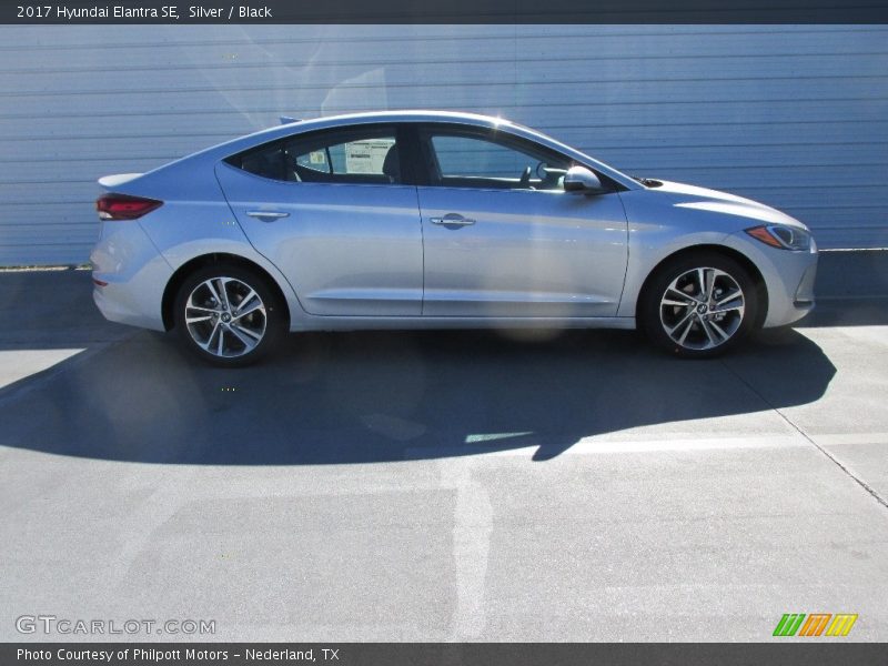 Silver / Black 2017 Hyundai Elantra SE