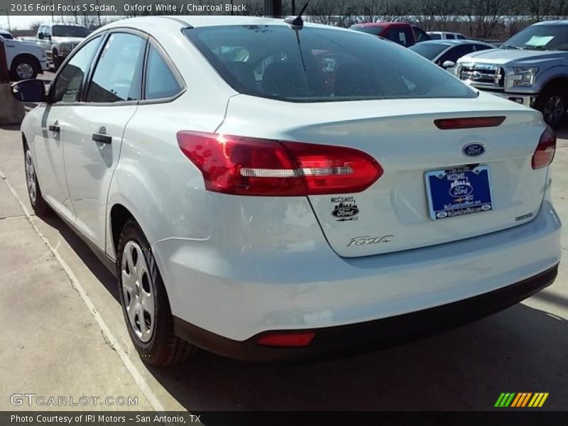 Oxford White / Charcoal Black 2016 Ford Focus S Sedan