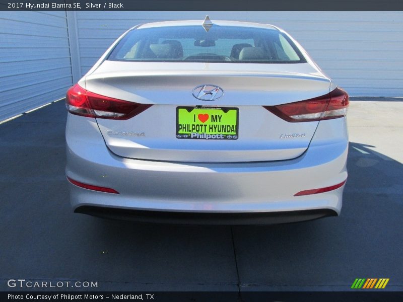 Silver / Black 2017 Hyundai Elantra SE