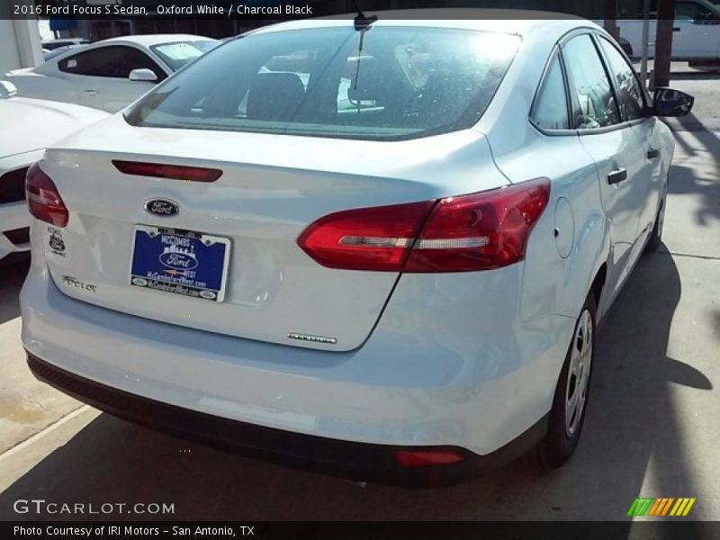 Oxford White / Charcoal Black 2016 Ford Focus S Sedan
