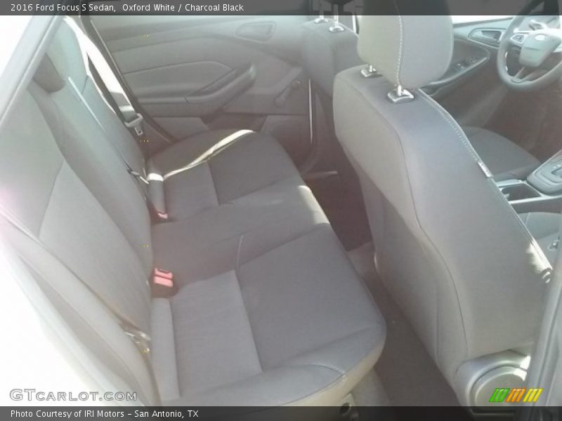 Oxford White / Charcoal Black 2016 Ford Focus S Sedan