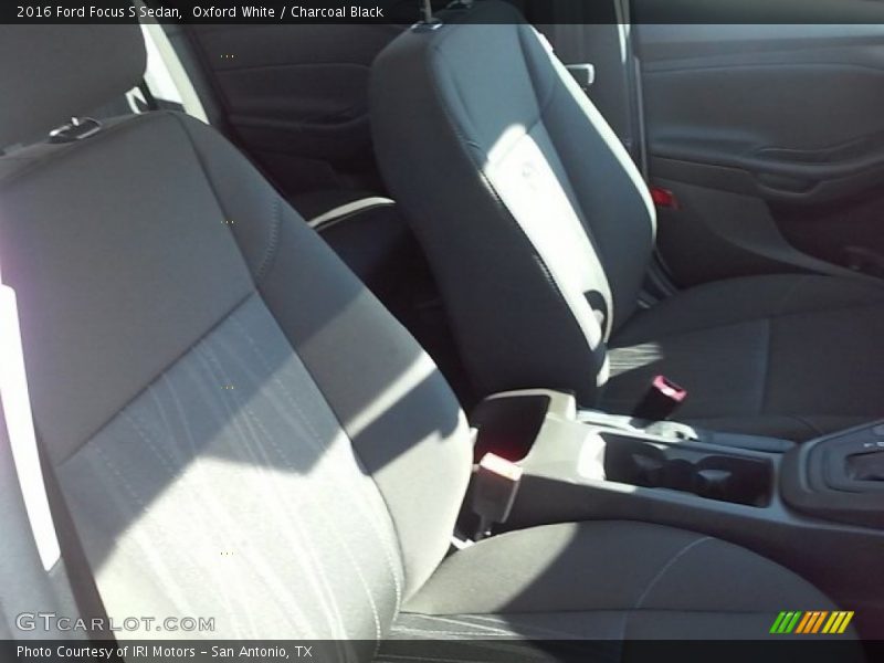 Oxford White / Charcoal Black 2016 Ford Focus S Sedan