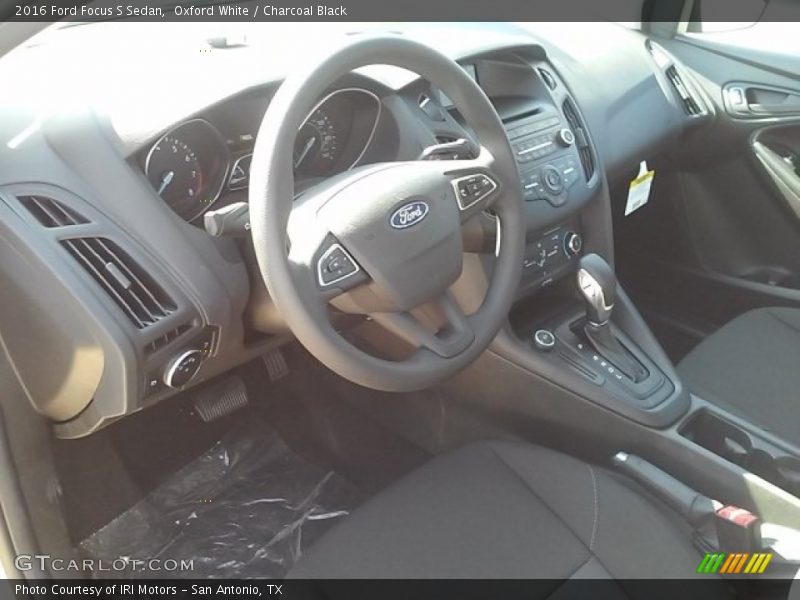 Oxford White / Charcoal Black 2016 Ford Focus S Sedan
