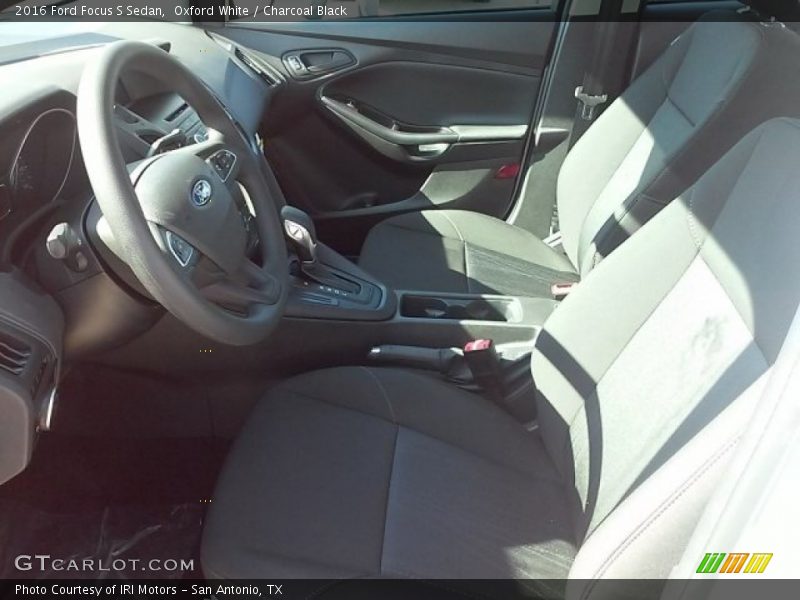 Oxford White / Charcoal Black 2016 Ford Focus S Sedan