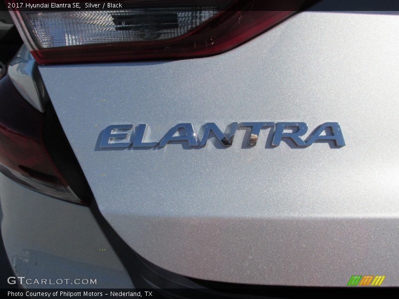 Silver / Black 2017 Hyundai Elantra SE