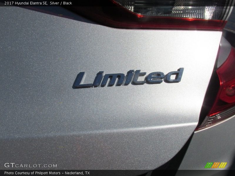 Silver / Black 2017 Hyundai Elantra SE