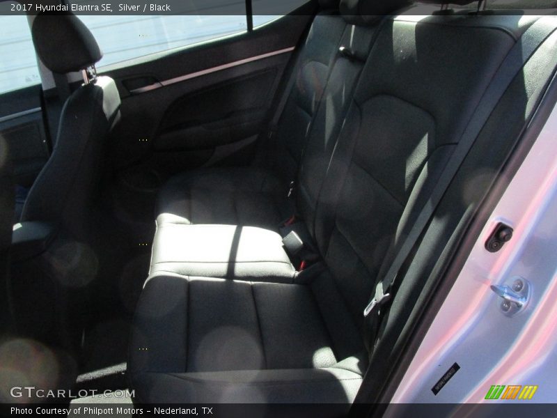 Silver / Black 2017 Hyundai Elantra SE