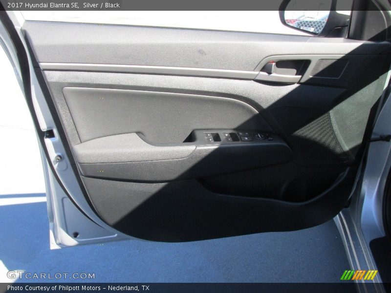 Silver / Black 2017 Hyundai Elantra SE