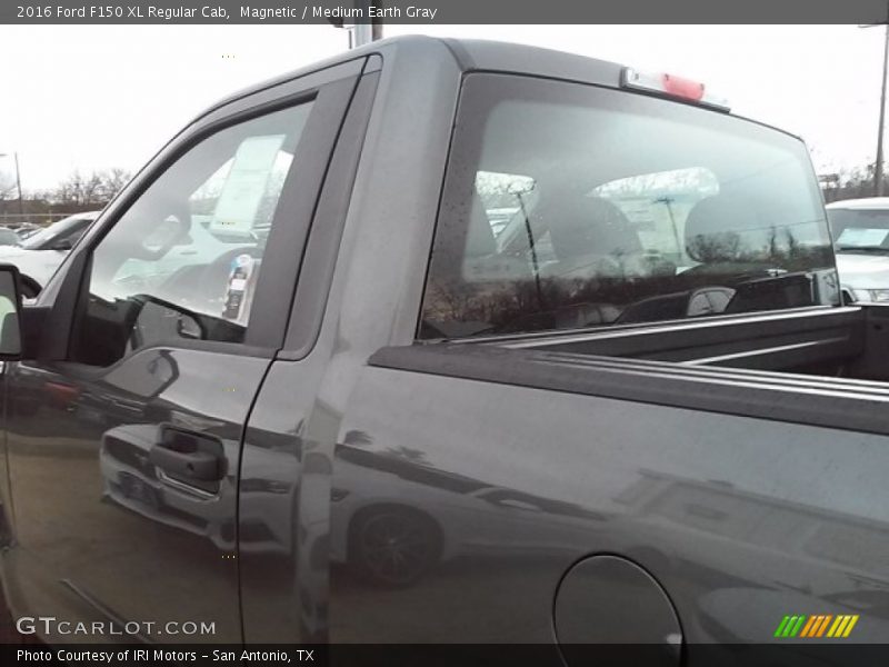 Magnetic / Medium Earth Gray 2016 Ford F150 XL Regular Cab