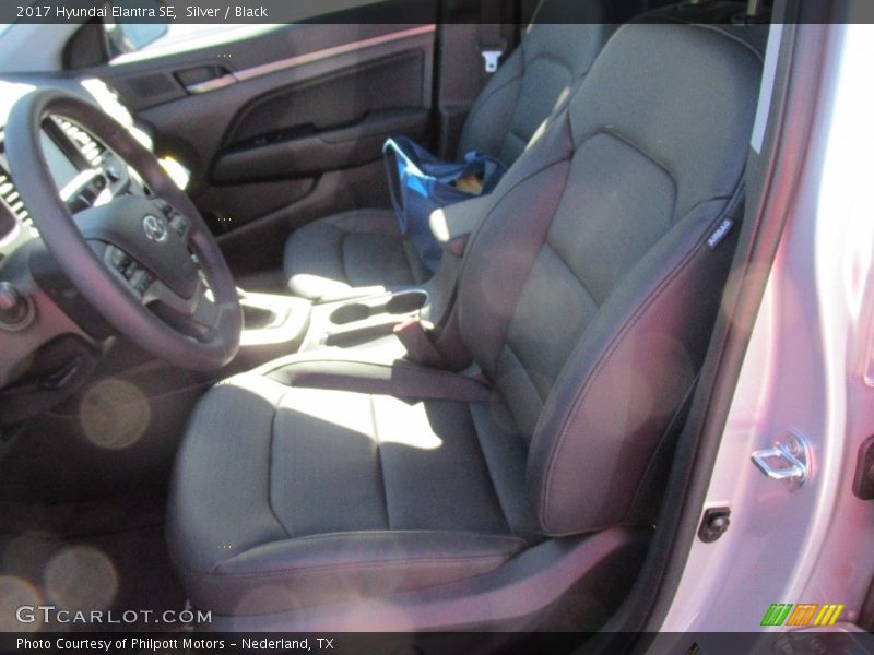 Silver / Black 2017 Hyundai Elantra SE