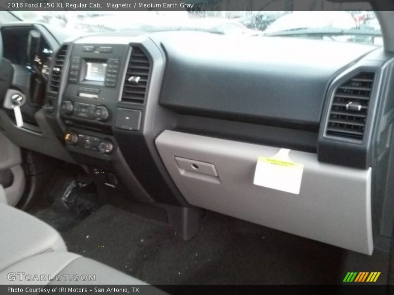 Magnetic / Medium Earth Gray 2016 Ford F150 XL Regular Cab